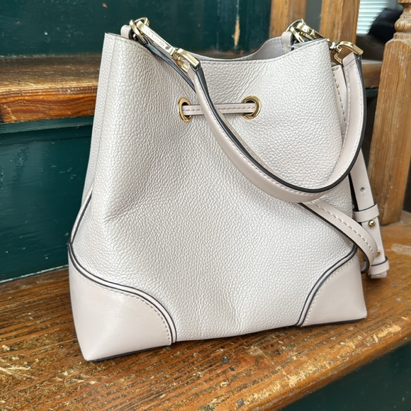 Michael Kors Pale Pink/Gold Bucket Bag - Picture 4 of 13
